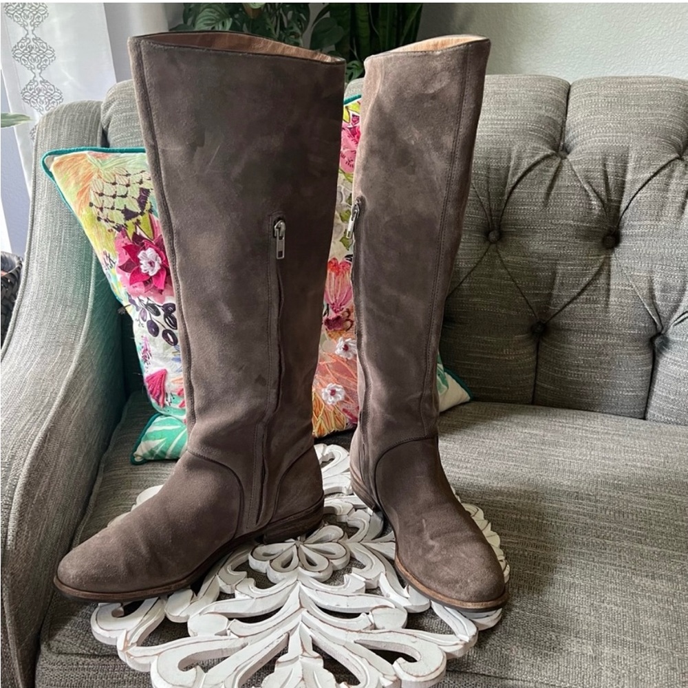 UGG Tall Leather Boots Women’s 8